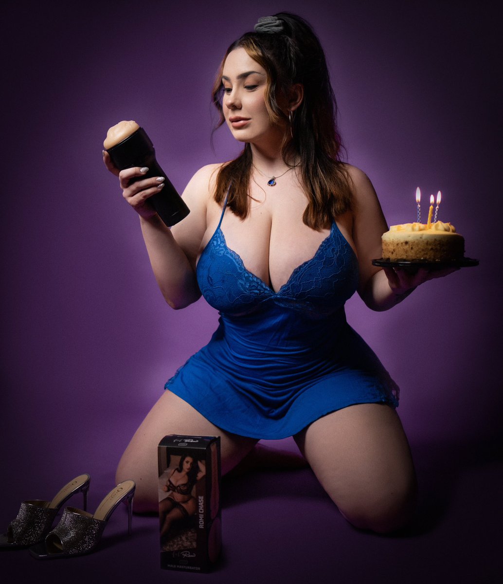 It’s my birthday! 🥳 We’re celebrating with a FeelRomi Stroker discount! Use code 👉🏻 FromRomiWithLove 👈🏻 for 20% off at checkout! Shop now 👉🏻 kiiroo.io/FeelRomi