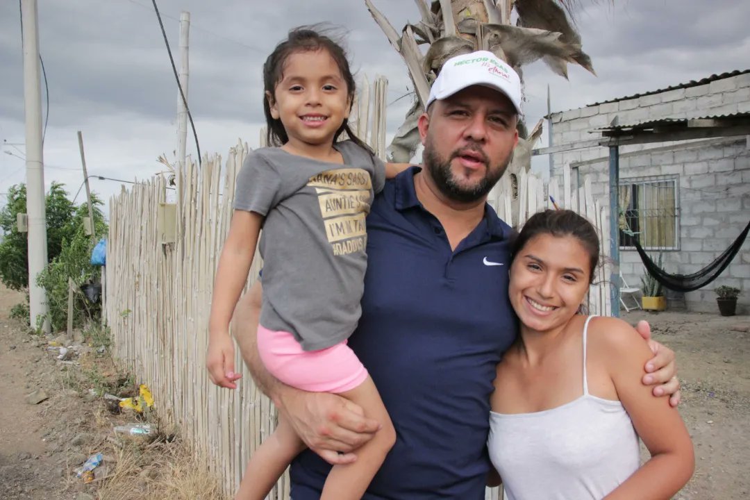 HEGASS's tweet photo. 🗓 18 días en territorio 🏃🏃‍♀️🏃🏻‍♂️

Los abrazos de esperanza cada vez son más fuertes. Estamos a pocos días de un cambio verdadero.

Contigo transformaremos Jaramijó 🇷🇺 este próximo 5 de febrero, vota todo Alianza de la Unidad Jaramijense. 💪 https://t.co/hctrMmyFqH