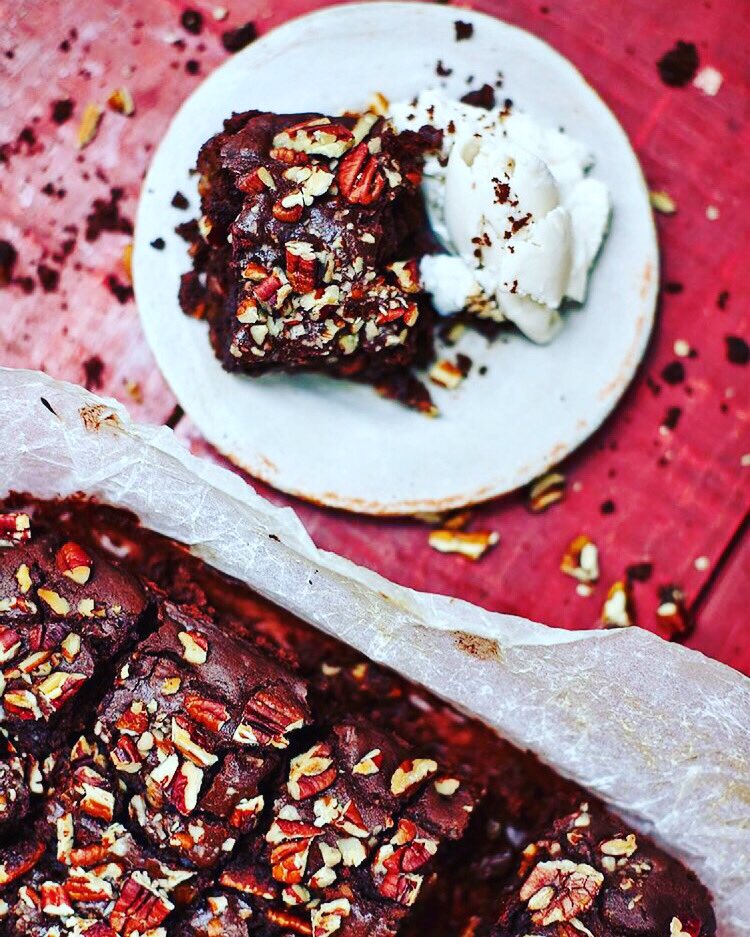 What’s your favourite vegan bake ? Ours is these delicious brownies you can find some great vegan recipes on our website under our ‘Vitality’ section 

zaramiaava.com/vegan-recipe

#vegan #veganuary #blog #veganuary2023 #veganrecipes #vegantips #veganguide #veganfood #foodie