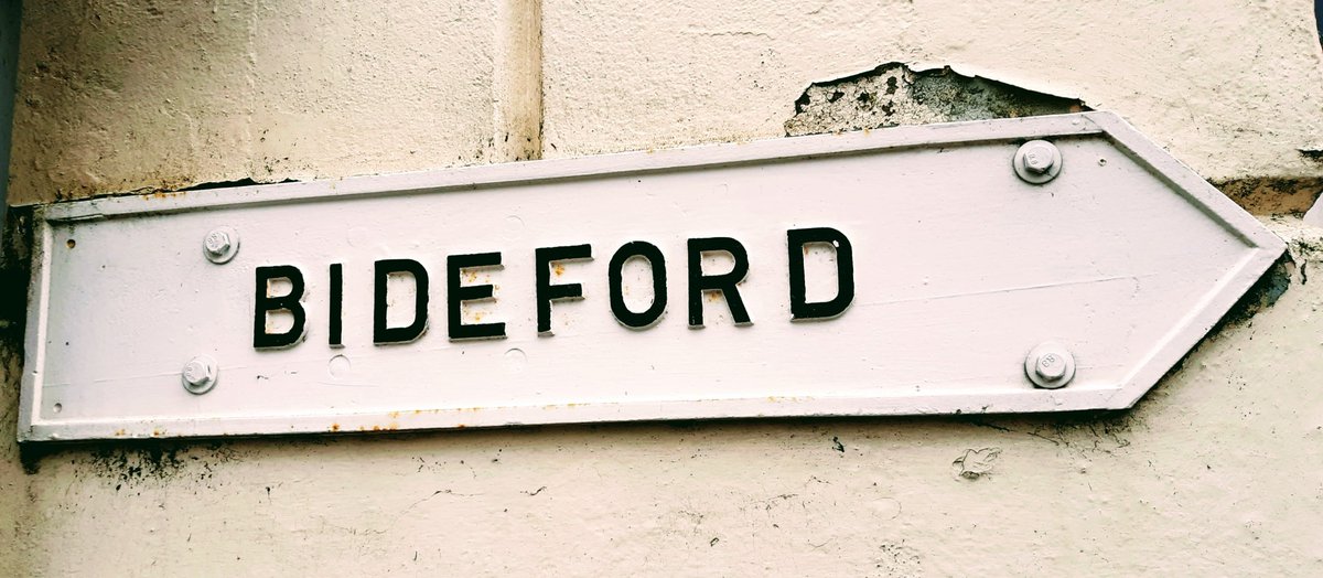 ChilcoteMeander's tweet photo. The way to Biddy clearly expressed. Great Torrington, Devon  

#devon #bideford #fingerpostfriday https://t.co/ILfvxcrtz7
