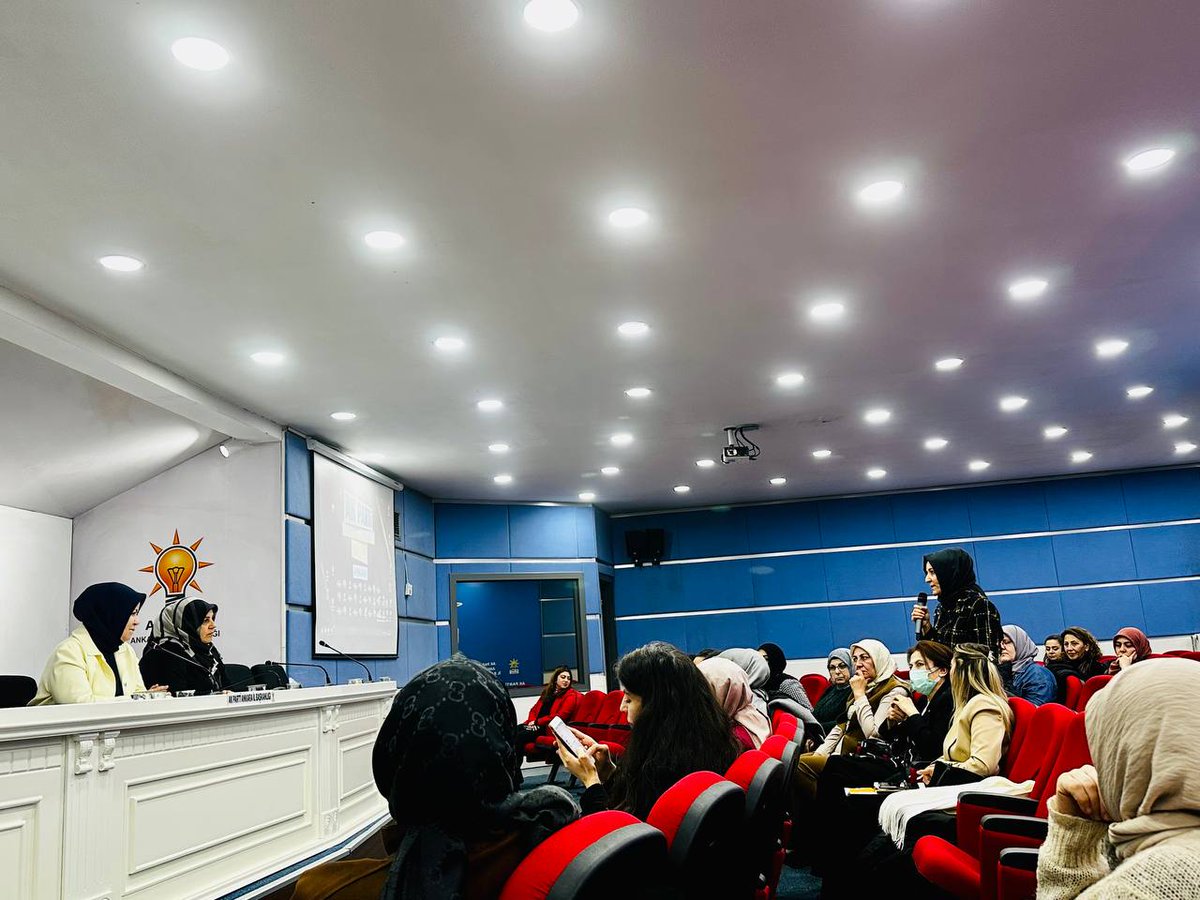 1. Bölge İlçe Başkanları, Teşkilat Başkanları ve Koordinatörlerimizle istişare ve değerlendirme toplantımızı gerçekleştirdik.
Toplantımız hayırlara vesile olsun. 
#Hedef2023 #AKParti