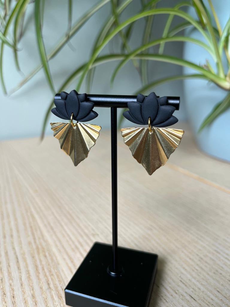 JerichoBeau's tweet photo. We will be at the @OXoutdoormarket tomorrow please come say hi, lots designs will be on display.
#oxford #oxfordshire #jericho #fashion #earrings #SmallBusiness #2for15 #mixandmatch #hairslides #FamilyBusiness https://t.co/icyXxsyVgj