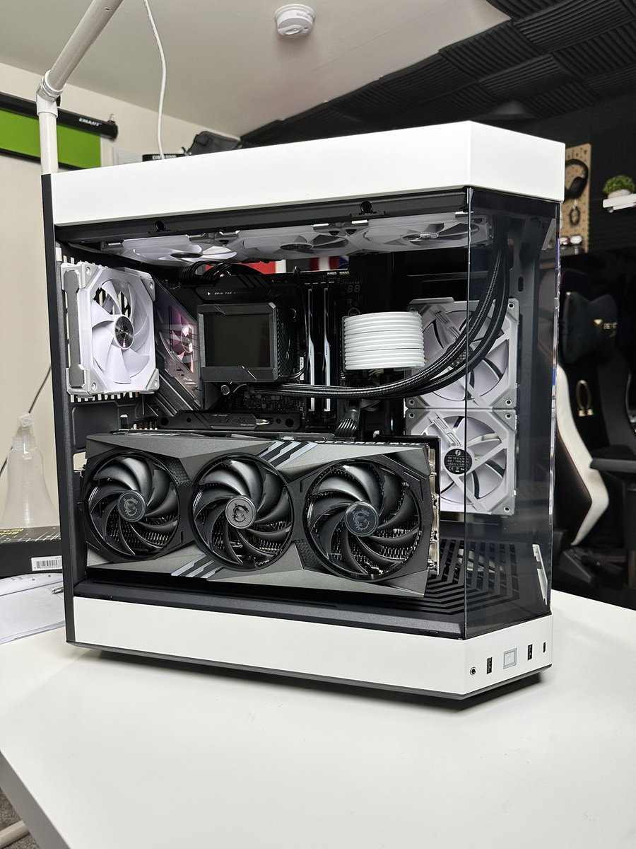 soldbytech's tweet photo. @DaPoetsTerrence Me too ! Not fancy as yours tho https://t.co/qCUQVaQ03b