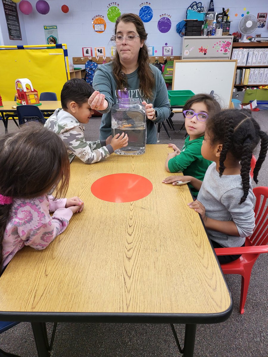 clarkCESprek's tweet photo. We are studying opposites this week. Today, we talked about the opposite of the sink is float. #makeanimpact #comptoncubs #prekrocks @Comptoncubs https://t.co/1G92R6ukaO