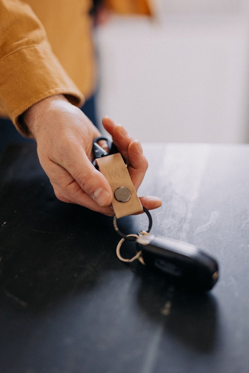 missionleather's tweet photo. This handcrafted leather tactical keychain is created to be flexible, stylish and last. Perfect to add to all your weekend activities with a simple design that will fit in any pocket or bag. https://t.co/JZM8Mybqft