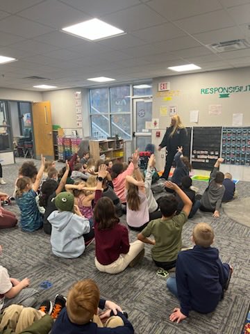 YMCATania's tweet photo. Today at our YMCA Learning Center Schlossman location they had a Paramedic volunteer come in and talk with the children about safety! At the end one lucky child won a first aid kit to bring home! #experiencesmakeanimpact #greatYMCAleaders #loveourcommunity https://t.co/S1qW4bk5Ad