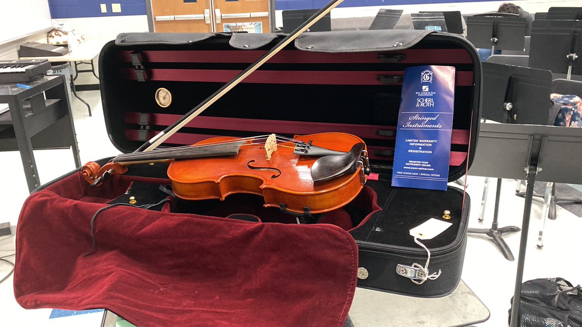 Huge shoutout to @EllisCountyMusicCenter who just donated this Scherl &amp; Roth Violin to Mariachi Los Leones! #newinstruments #chs #mariachieducation