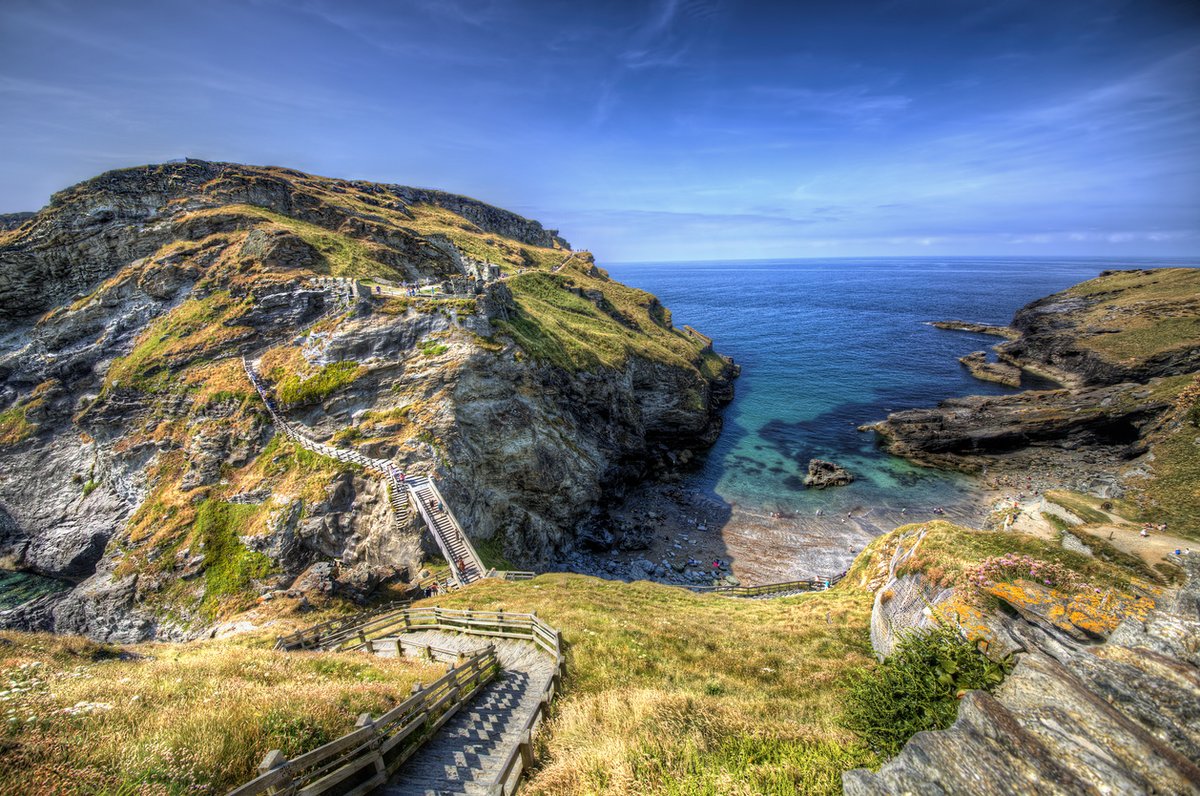 TintagelBridge's tweet photo. 😎Summer will soon be here in the UK, and a trip to Cornwall is always on the cards!! Tintagel is in the heart of the north Cornish coast, with the legend that is King Arthur and his castle perched next to the town. Book with https://t.co/TMVcooOlmo #tintagel #tintangelcastle https://t.co/iQdYHeq4qd