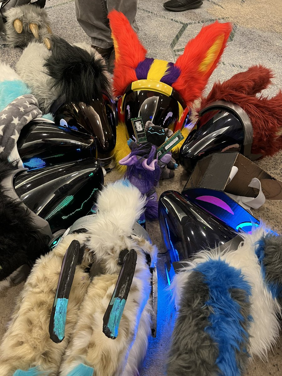 ZekeSKTTLGN's tweet photo. Sa-cri-fice! Sa-cri-fice! Sa-cri-fice! 😈🔥

#FursuitFriday or is this #FursuitsFriday? https://t.co/999YUQ4p8A
