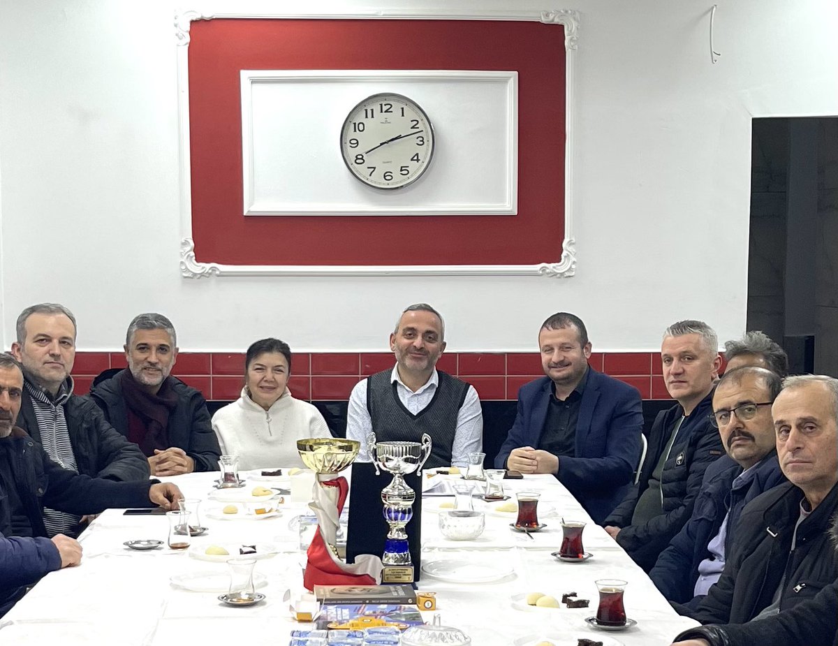 AK Parti Zeytinburnu Veliefendi mah. olarak Meclis üyemiz Sn. Abdul Hekim Kaya İlçe Yönetim kurulu Sn.Emriye Tekin ve Sn. Volkan Fevzi Çankaya ve Dava arkadaşlar ile haftalık toplantımız yaptık

<a href="/osmannnurika/">Osman Nuri Kabaktepe</a> 
<a href="/ismet_ozturk/">İsmet Öztürk 🇹🇷</a> 
<a href="/erdicapar/">Erdi Çapar 🇹🇷</a> 
<a href="/selamidelibalta/">A.Selami Delibalta🇹🇷</a>
<a href="/omerekin73/">Ömer Ekin</a>