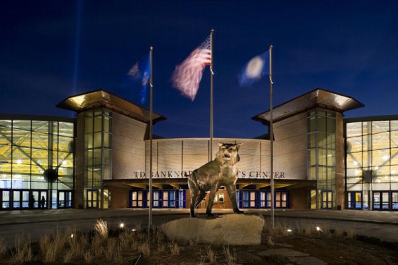 SonsOfNutmeg's tweet image. We’re taking the #IceGate on the road! Hope to see some fellow UConn hockey fans down in Hamden today for the first round games of Connecticut Ice - @UConnMHOC vs. @YaleMHockey 🐺🏒 #IceBus @MarcjzHARTFORD @KSOB9188