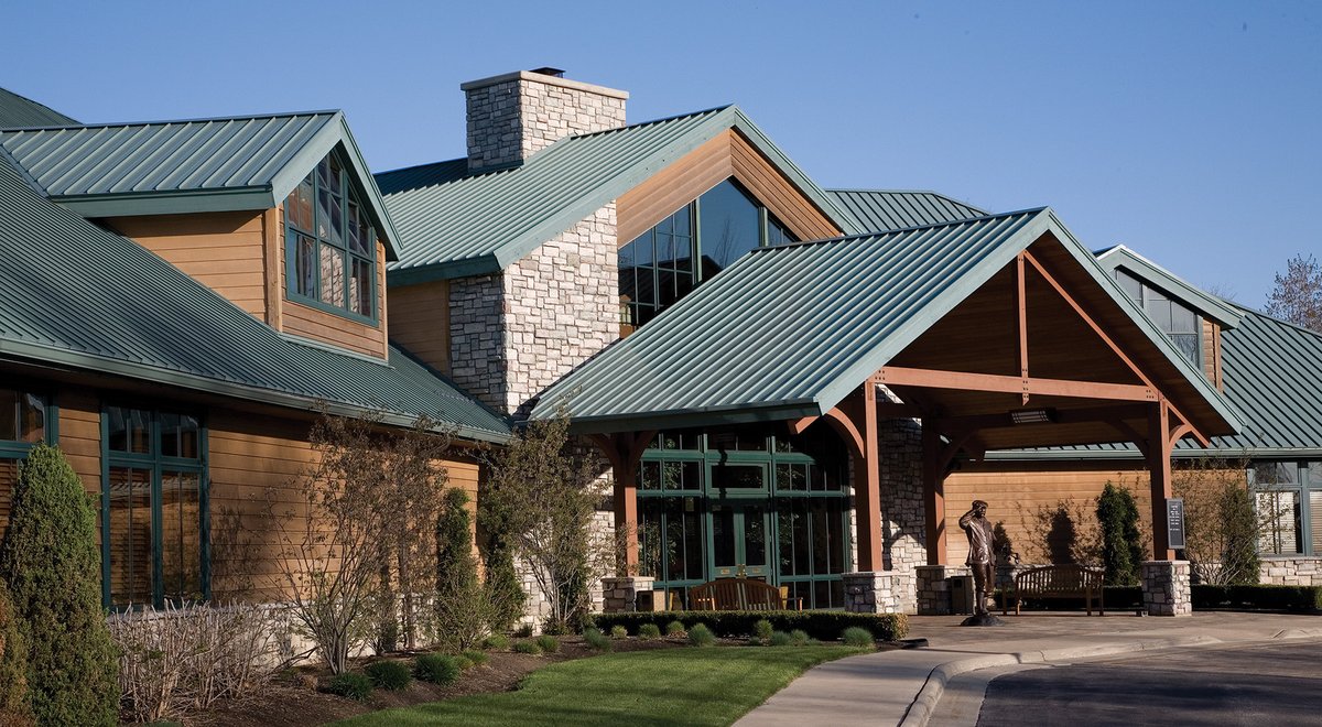 SheffieldMetals's tweet photo. #FeaturedProjectFriday Take a look at this beautiful Hemlock Green metal roof on the Stonewater Country Club in Highland Heights, Ohio! #metalroofing #metal #sheffieldmetals #roofing #SMI #contractors #architecture https://t.co/KaxY6yE01Y