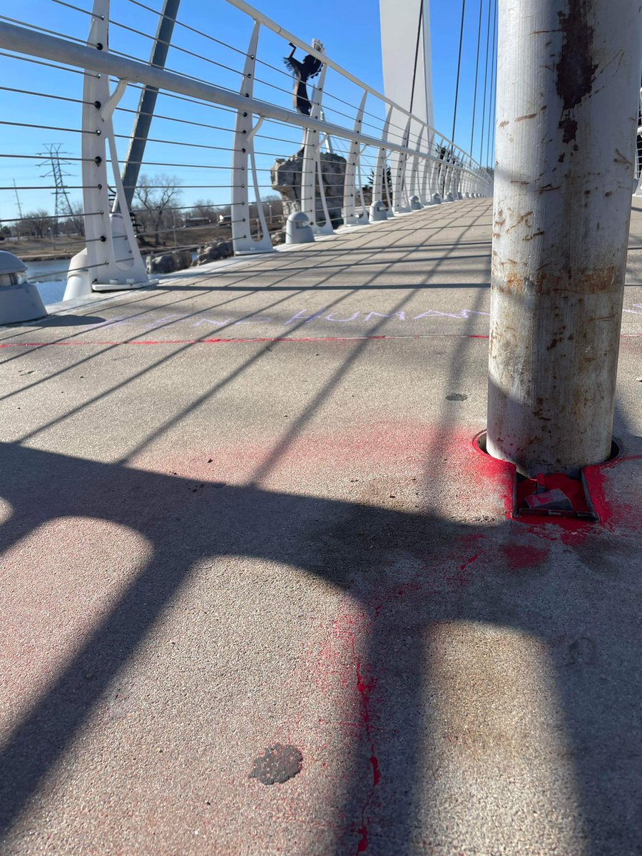 unitedwayplains's tweet image. Today the Wichita Children’s Home held an event at the Keeper of the Plains to bring awareness for #HumanTraffickingAwarenessMonth. 
The #RedSandProject raises awareness about vulnerabilities that can lead to human trafficking and exploitation.