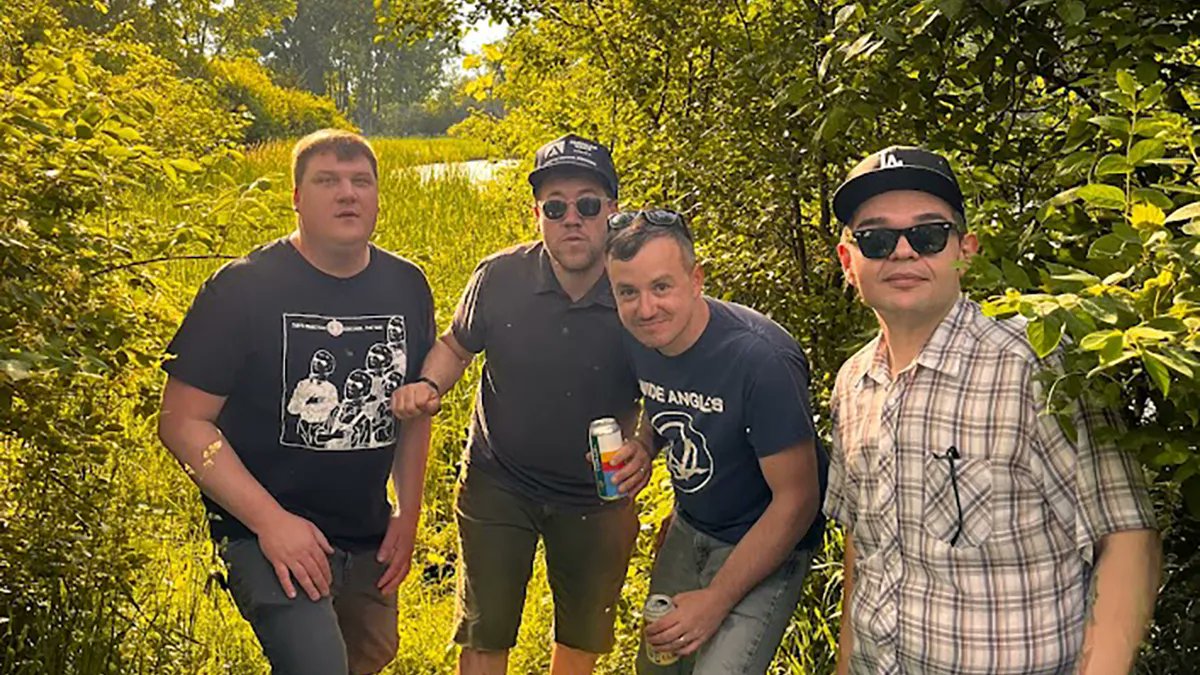 🎸 @thebrokedowns have been at it for more than two decades with their brand of silly, scuffy punk rock. Experience them live on Saturday at the Burlington, and see why their music has endured all these years.| ✍️ @imLeor chicagoreader.com/music/the-brok…