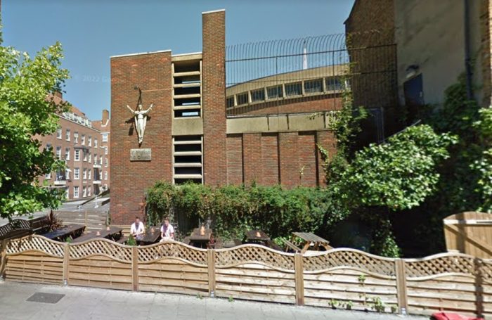 Man Shoots Catholics in London, England 
A man opened fire on a group of worshippers as they were leaving the church in central London. A seven-year-old is hospi...
https://t.co/dbBZ8f7f7U
#Newsdeskinbox #World 
#attack #cardinal #CatholicNews #ChurchinEngl... https://t.co/UBdhfSaNXO