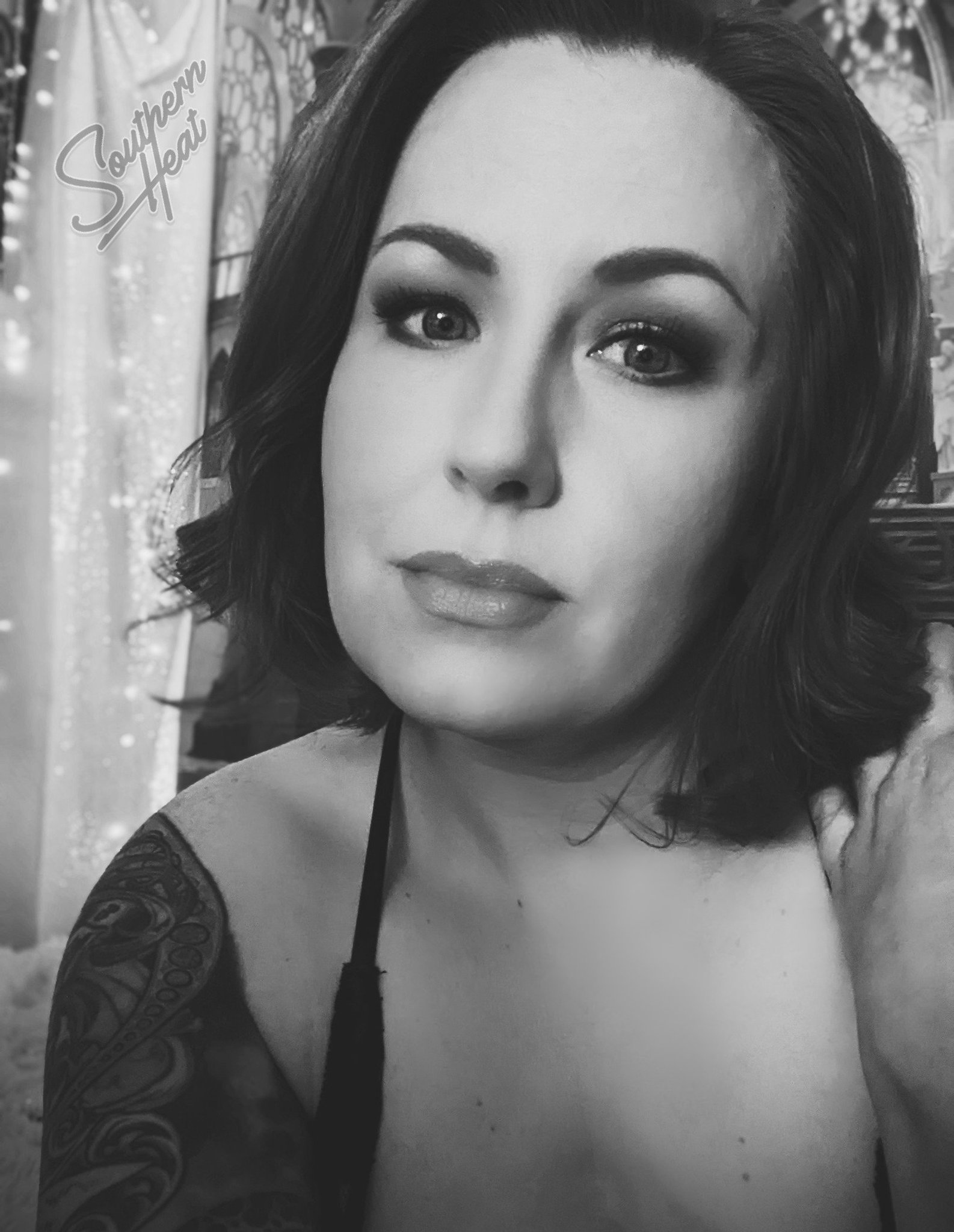 Happy Friday. I hope everybody has a fantastic weekend. Check my links for all of my other socials and free goodies. #blackandwhite #milf #womenover40 #Creator https://t.co/IlHF95fKSj https://t.co/UiU0L4WjKb