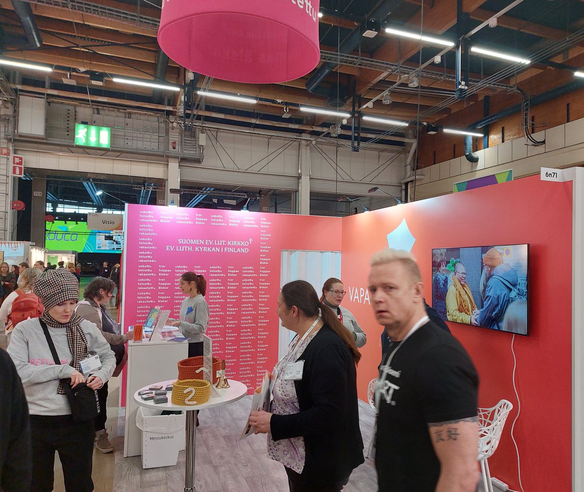 Tvinko's tweet photo. #Educa2023 osastolla 6 n 71 on lauantainakin Elävä kirjasto auki, klo 10-14. Myös suosion saaneet Viisastutaan! - kortit esillä. #uskonnonvapaus @kirkko_evl @USKOT_foorumi https://t.co/k8OMcKm9Qk