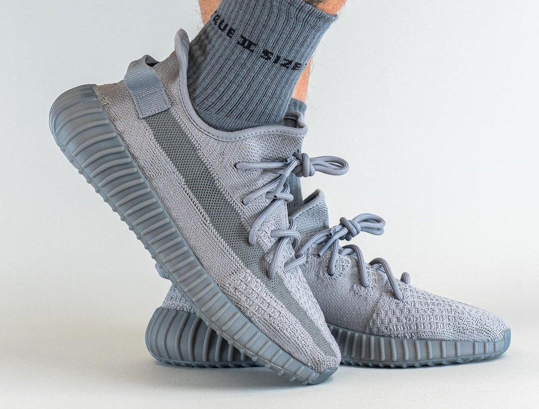 zonlicht Direct muur 👁️ Sneaker Visionz 👁️ on Twitter: "Adidas Yeezy 350 V2 Granite On Feet 🐘  Release Date: 2023 🗓️ Style Code: HQ2059 📝 Retail Price: 230 💰 Can't Lie  I See No Difference