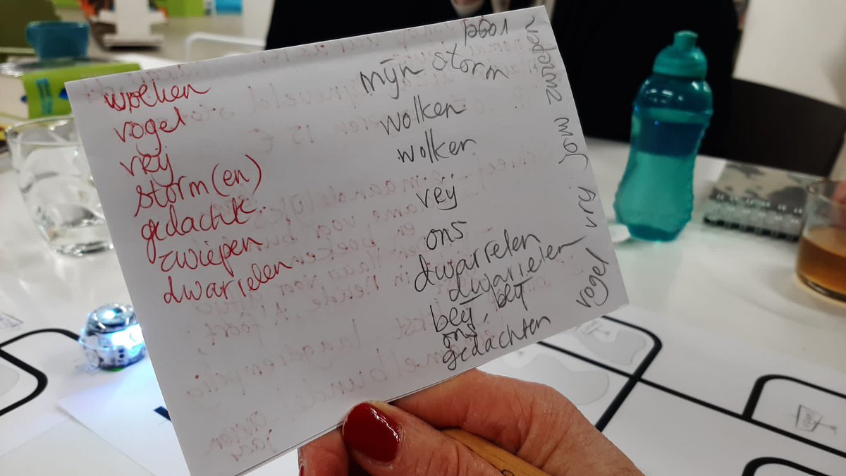 Wat een gezellig Cultuurcafé was dat ! Uitdagend om een robot te gebruiken in het schrijfproces.😉Dank iedereen en vooral <a href="/honderdmeter/">Honderd Meter</a> en <a href="/taalpodium/">Taalpodium</a>
Heb je een leuk idee voor een volgend Cultuurcafé ? Drop ‘m hieronder 😉 #cultuurcafe #poëzieweek #biebzout #dichteropdeheuvelrug