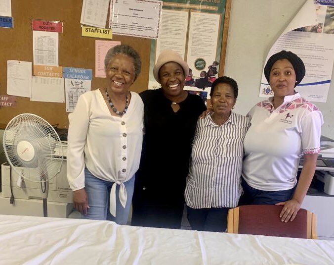 futballinggirls's tweet photo. 26 January 2023 School
———Mahlahle Primary School ———
Thank you for welcoming us and allowing us to contribute your schools foundation phase reading programme and library 🙏🏽
#FutballingGirlsNPO
#LearnToReadReadToLearn https://t.co/LksRDnbuBe