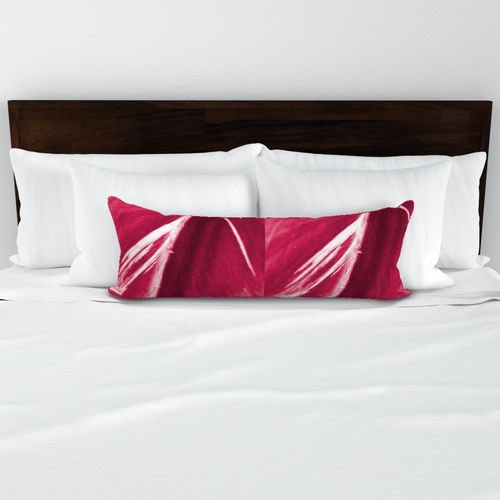 Take a magenta and white moment... 

🌺 shop extra long lumbar pillow in Modern Leaf print -> spoonflower.com/en/home-decor/… #newyear #bedding #homedesign #lumbarpillow #modern #vivamagenta #bedroom