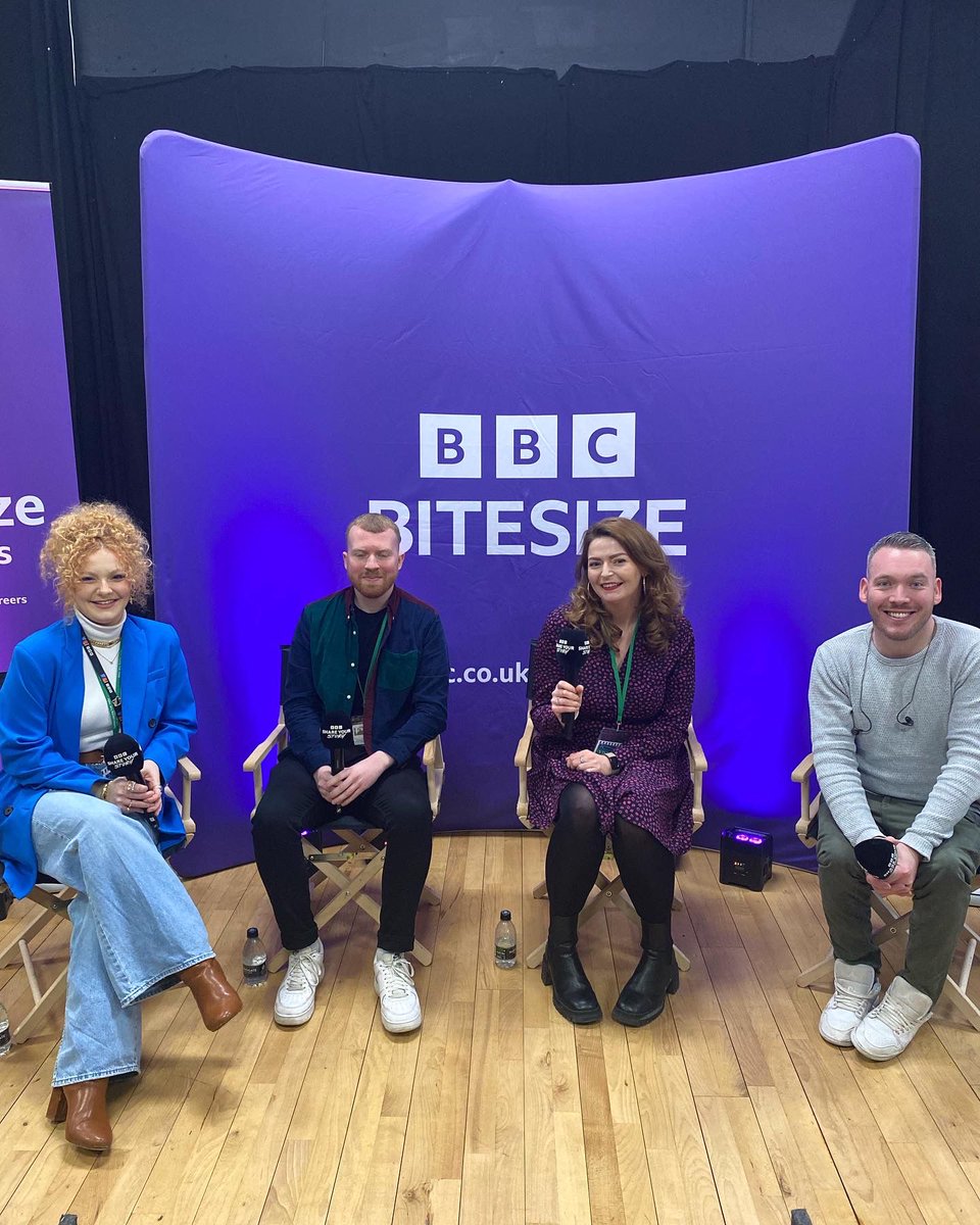 Prikli_Pear's tweet photo. Thank you to @bbcbitesize for having me be part of your #careerstalk panel at @LincolnCastleAc, hosted by @Martidougan2012💜 The BBC has been touring around UK schools for their 100th birthday showcasing local creative businesses to inspire the next generation of #storytellers. https://t.co/kifoT1hNNN