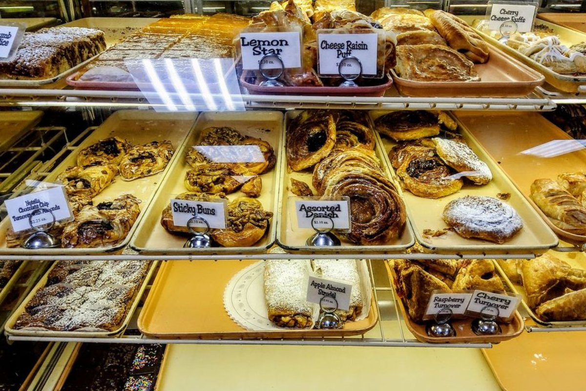 HeidelBakery's tweet photo. We know the recipes, but we challenge ourselves to make each recipe perfect for you every time. https://t.co/BQhDCEaHLc