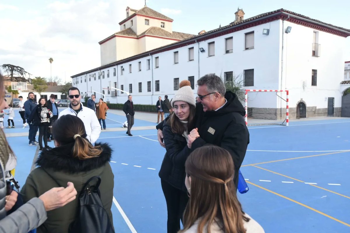 M_Torrejimeno's tweet photo. Disfrutando del gran ambiente que hemos tenido en el #CDTrinitarios, con la chocolatada con churros que han organizado para todos los equipos de la escuela 💪🏼
Una tarde estupenda en la que se estaban disputando algunos encuentros pertenecientes a los #JuegosMunicipales 👏🏼 https://t.co/WeeDDrHDLr