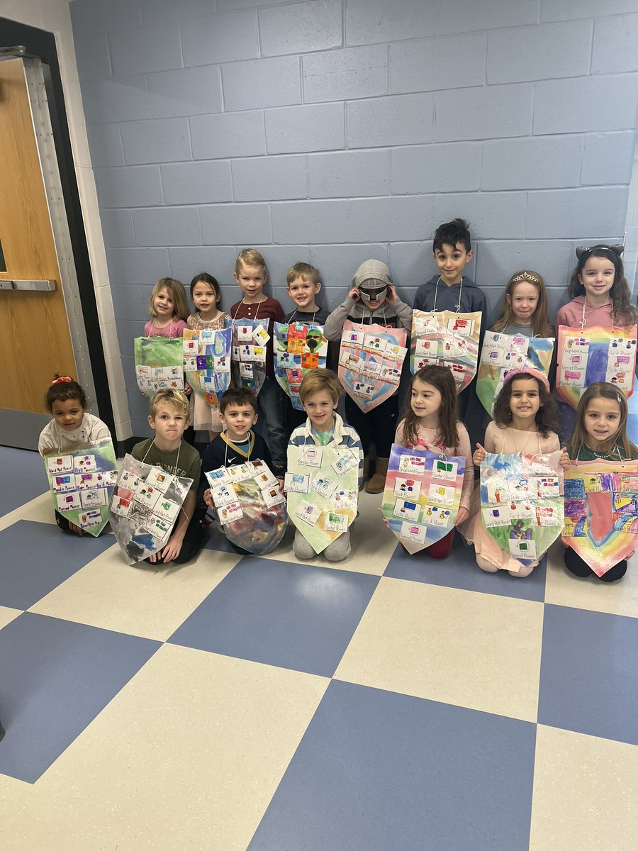 MrsPresser224's tweet photo. Super Readers parade! #fhleads https://t.co/nf3P3GgtJC