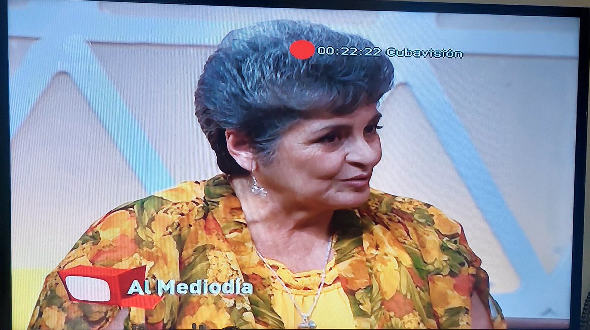 JorgeLSantana3's tweet photo. Hoy Al Medio Día, se vistió de gala con la presencia de Hilda Cárdenas Conyedo, ejemplo de periodista y promotora cultural. Junto a ella periodistas Villaclareños que promueven el quehacer cultural de la provincia. Otros amigos y su esposo Luis Evidio, participaron en el agasajo https://t.co/XVVxTZes9Z