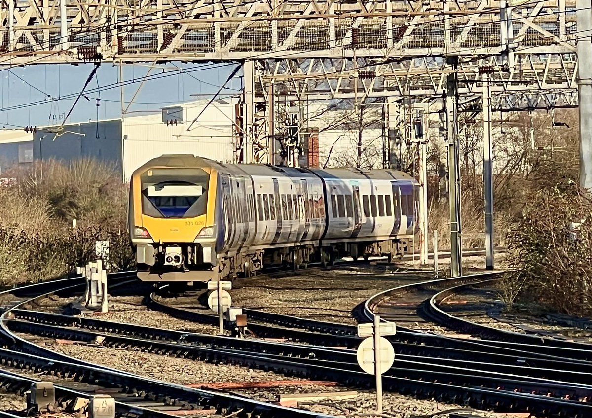 SydneyBridgeTMD's tweet image. More photos from Crewe Station yesterday morning 26/1/23 #Class150 #Class350 #Class331 #Class158 #RailwayPhotography