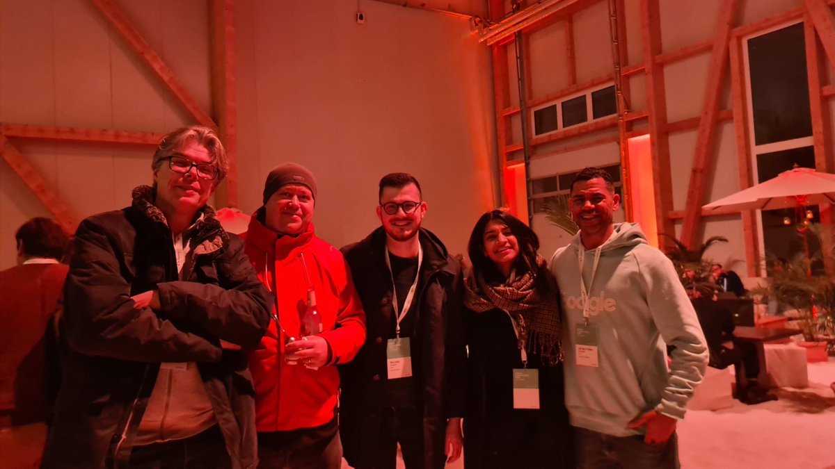 TheNishuGoel's tweet photo. Pandemic born GDEs, we now know what we missed the past years! 

#ExpertsSummit #gdesummit @GoogleDevEurope https://t.co/LQdBIRvLSB