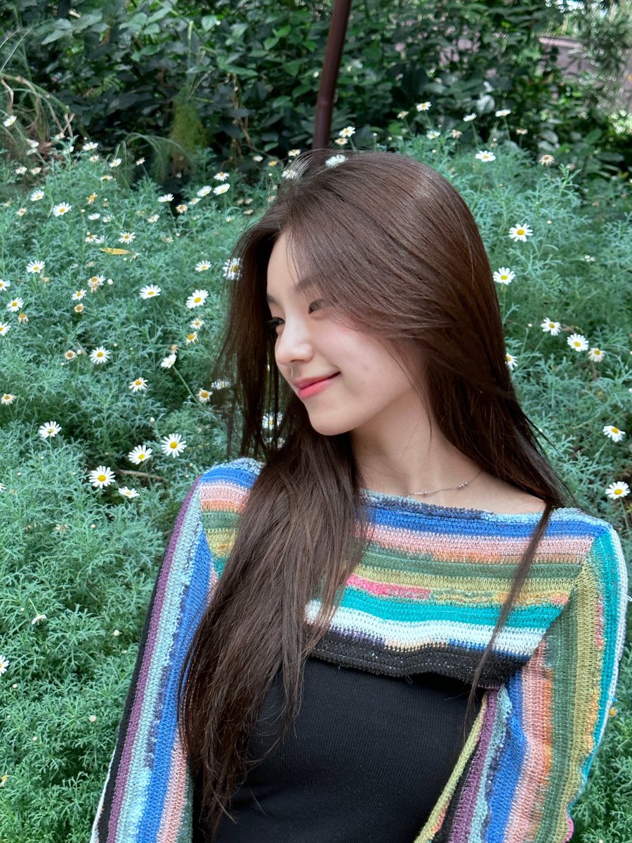 chjisu_'s tweet photo. eu sou tão dela https://t.co/RVDA55woOA