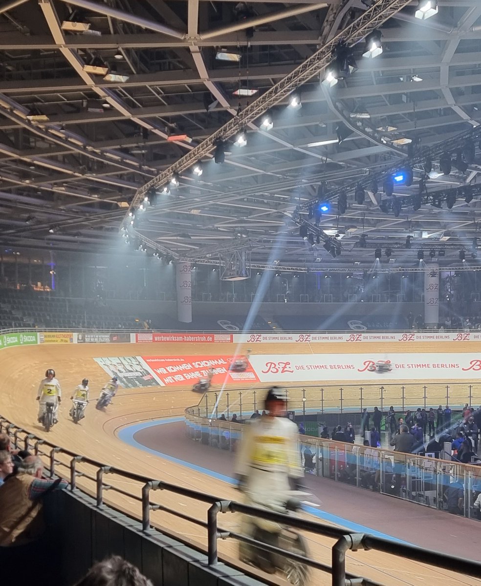 bjoernMaHe's tweet image. Die #SixDays in Berlin sind nur noch #ThreeDays. Sicherheitshalber beschleunigt man das Event durch Motorisierung. 😉