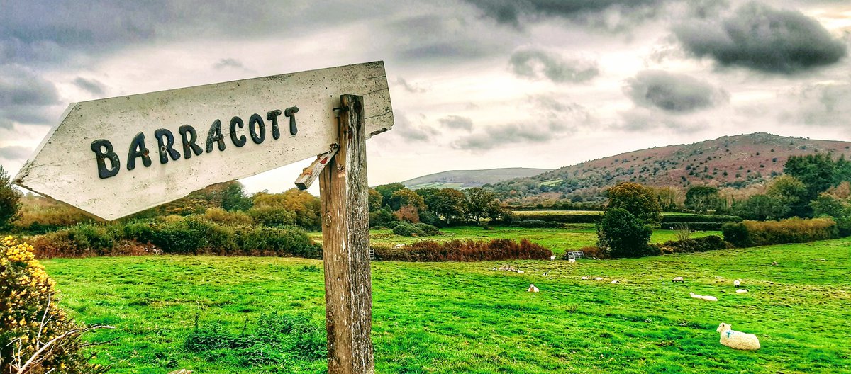 ChilcoteMeander's tweet photo. If it ends in 'cott' it's probably Devon. Near Easdon Tor, edge of Dartmoor

#dartmoor #devon #fingerpostfriday https://t.co/5up34XjWsP