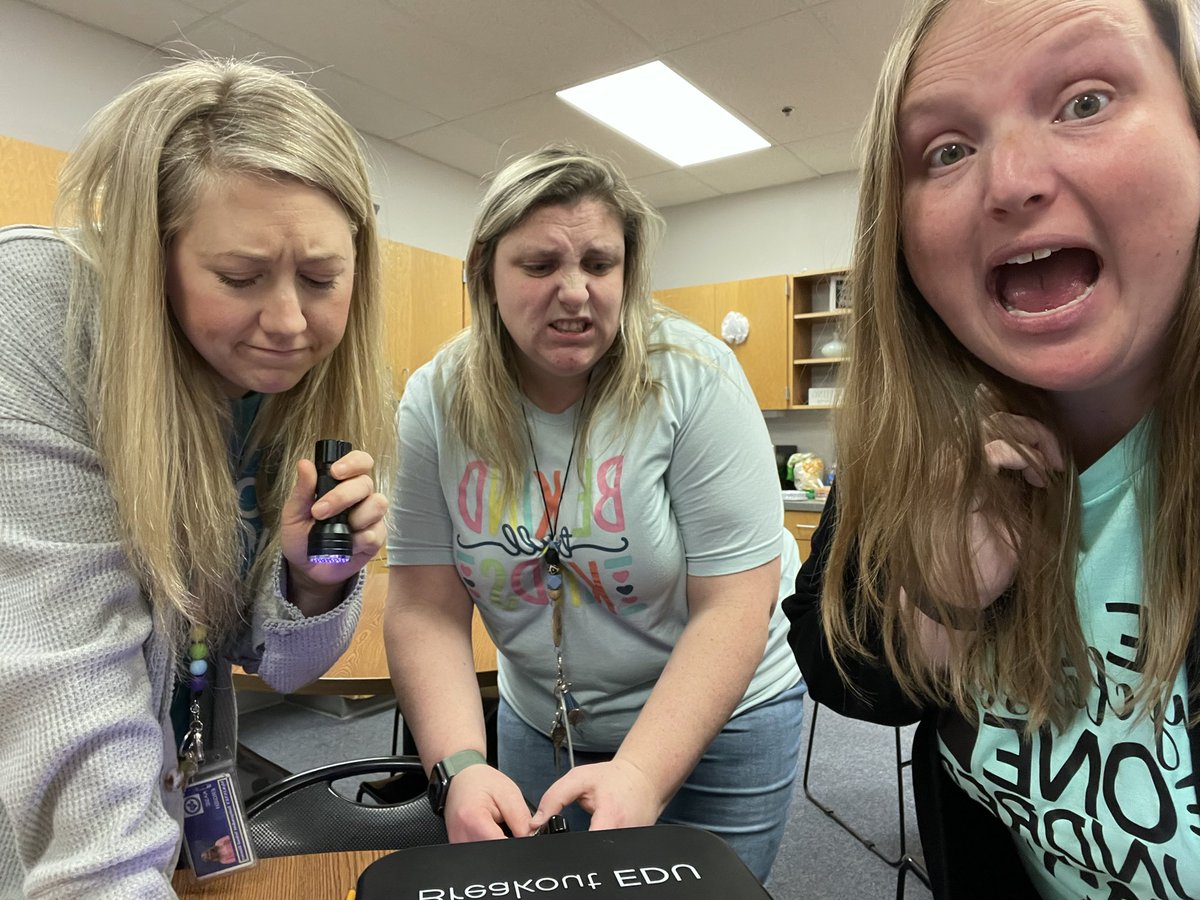 mssears5's tweet image. Breaking out is hard to do #happyfunatworkday #funcheckedu #slaughterstrong2223
@MsBShippKinder @k_ergish