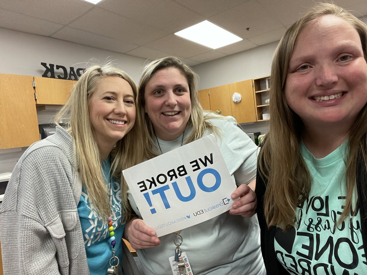 mssears5's tweet image. Breaking out is hard to do #happyfunatworkday #funcheckedu #slaughterstrong2223
@MsBShippKinder @k_ergish