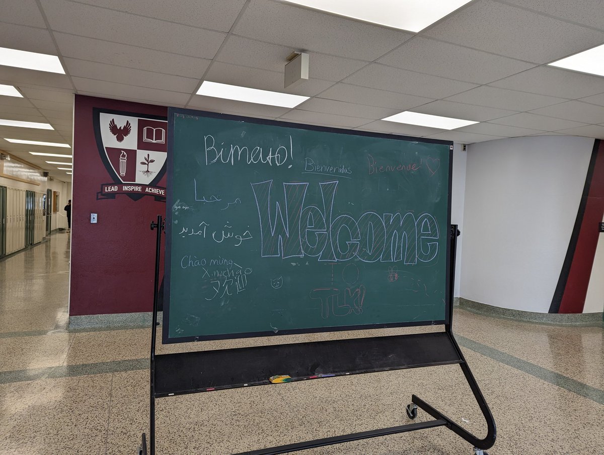 alrm2901's tweet image. @TLKLife students created a welcome board in many different languages for our grade 2/3 FOS event...the board was was full by the time we left @RobDiPro #languagefriendlyschools @Queenieteach