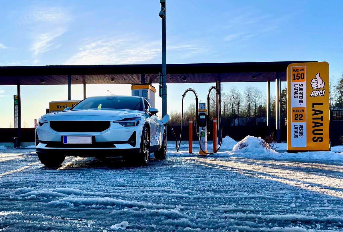 We expanded the #ABClataus EV charging network in 2022 with 1️⃣5️⃣5️⃣ new charging stations.

Currently, there are 216 stations around Finland, and charging points for almost 1️⃣3️⃣0️⃣0️⃣ cars. 🚗
This largest fast charging network in Finland was built in just about a year and a half.