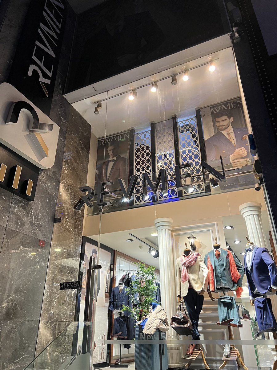 rizaozer61's tweet photo. “ 2023 “
Spring &amp; Summer
N e w  S e a s o n
     R E V M E N

📍Revmen Genel Merkez Showroom 2
Merter-Güngören/İSTANBUL
@revmenofficial @Burakk_Ozer https://t.co/tdVtt8G37j