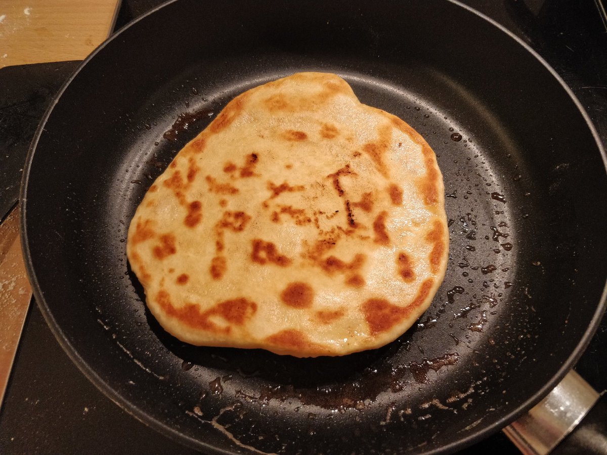 strangeglyph's tweet photo. like, y'know, naan :3 https://t.co/0BLK5c9UrV