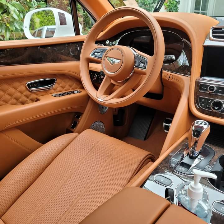 LaceyTaylor2727's tweet image. #Fulldetail💎 #Bentley 
#Peanutbutterguts #Palmbeachlife
#A_Touch_Above☝️ #Nobodydoesitlikeme👊 #Shinelikenoother💎 #Back2black #Automotive🚘 #Aviation🛩 #Marine🚤
#Rv🚌 #Detailersofinstagram🏎