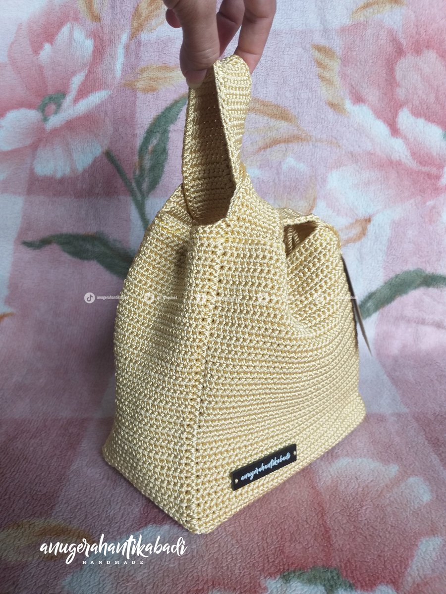 A3_Crochet's tweet photo. Alhamdulillah..
Terima kasih custom Knot Bag nya mBak , produk perdana model kecè ini
Semoga suka & bermanfaat yaa
Cuszz..zz to Kota Bekasi
Dim : 22x10x20cm
Mat : Polyester
#tasrajut
#knotbag
#tasrajutknotbag
#tasrajutpolyester
#madebyorder
#anugerahantikabadi
#UMKMIndonesia https://t.co/WmJHf8JK5U