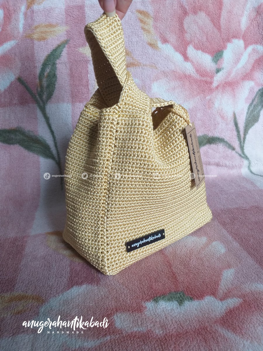 A3_Crochet's tweet photo. Alhamdulillah..
Terima kasih custom Knot Bag nya mBak , produk perdana model kecè ini
Semoga suka & bermanfaat yaa
Cuszz..zz to Kota Bekasi
Dim : 22x10x20cm
Mat : Polyester
#tasrajut
#knotbag
#tasrajutknotbag
#tasrajutpolyester
#madebyorder
#anugerahantikabadi
#UMKMIndonesia https://t.co/WmJHf8JK5U