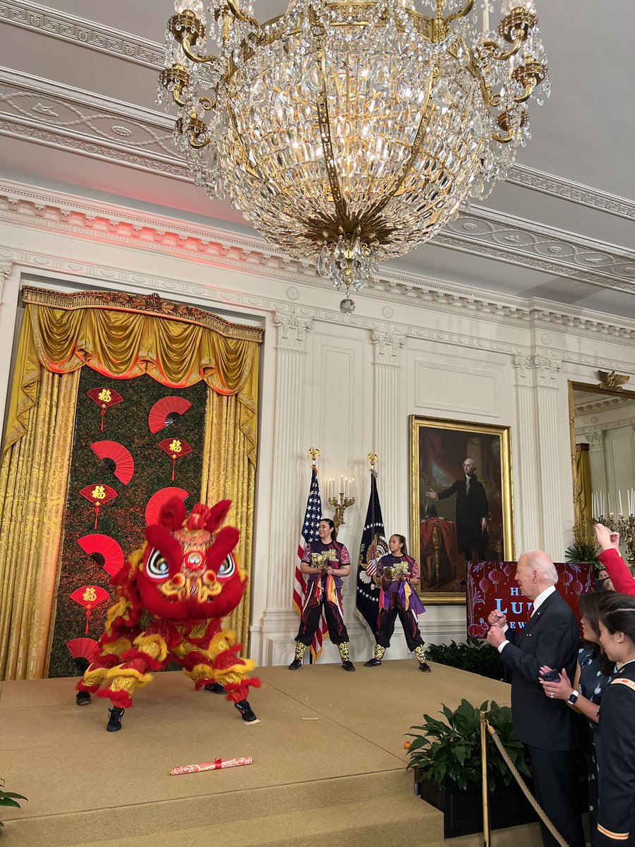 Annie_Wu_22's tweet image. y’all im OBSESSED with how excited @JoeBiden was during the dragon dance🐉🥹🥰