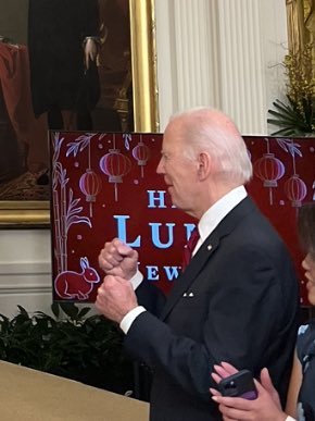 Annie_Wu_22's tweet image. y’all im OBSESSED with how excited @JoeBiden was during the dragon dance🐉🥹🥰