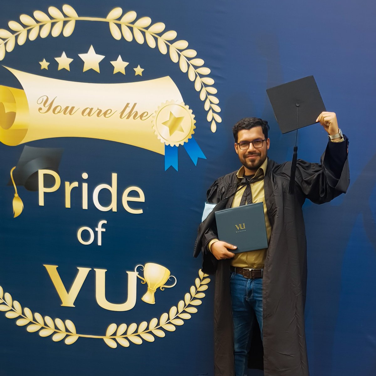 iamdanishaslam's tweet photo. I am filled with a sense of pride and joy🤩 Alhamdulillah finally😊 

A special thanks to parent &amp; friends for their unwavering support and encouragement throughout this journey🥳

Remember to always believe in yourself and never stop learning🎓
#graduation #iamvu #vuconvocation https://t.co/WV1GCvasI7