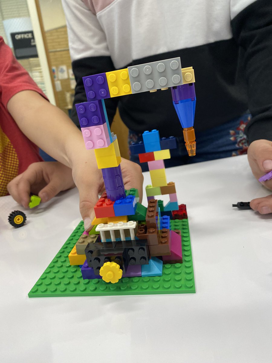 MrsSamMitch's tweet photo. Practicing our #STEM cooperative skills and learning how to build together! #legos #elementary https://t.co/2mVfXZRJrH