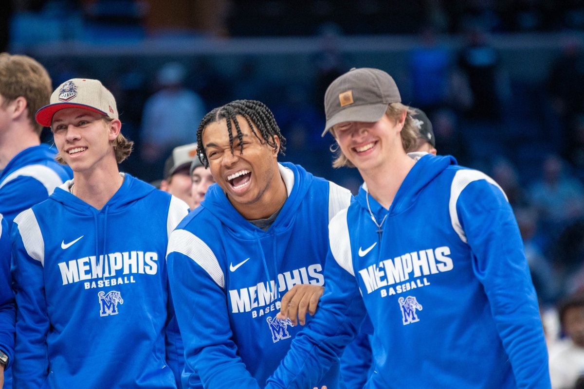 Had a great time cheering on <a href="/Memphis_MBB/">Memphis Basketball</a> to a win last night! Congrats <a href="/Iam1Cent/">Penny Hardaway</a> on win No. 100!

#GoTigersGo