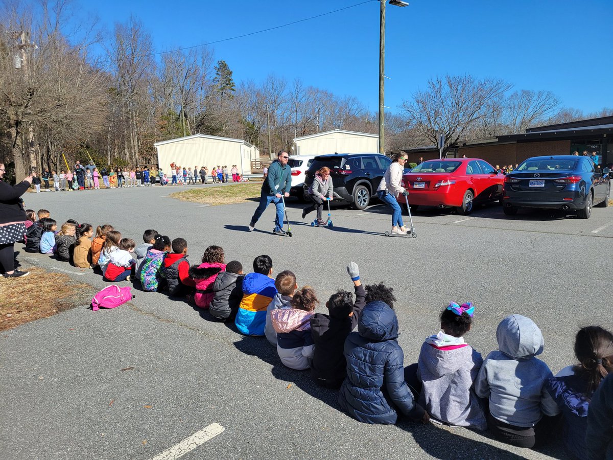 DanielleB4WMES's tweet image. @MsChappellWMES class watching our admin race for PBIS! Way to go! 

#WMES
#ONEPACK
#OURPACKISONTRACK
#PBIS